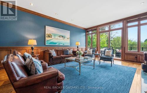37 Lorraine Gardens, Toronto, ON - Indoor Photo Showing Living Room