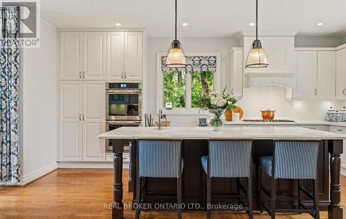 37 Lorraine Gardens, Toronto, ON - Indoor Photo Showing Kitchen With Upgraded Kitchen