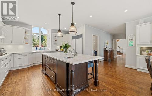 37 Lorraine Gardens, Toronto, ON - Indoor Photo Showing Kitchen With Upgraded Kitchen