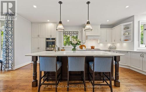37 Lorraine Gardens, Toronto, ON - Indoor Photo Showing Kitchen With Upgraded Kitchen