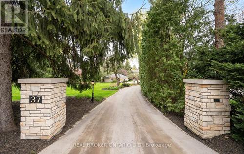 37 Lorraine Gardens, Toronto, ON - Outdoor