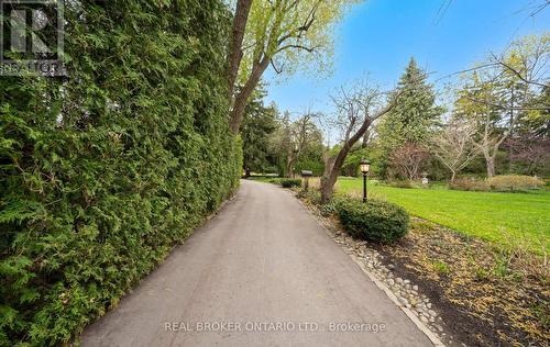 37 Lorraine Gardens, Toronto, ON - Outdoor