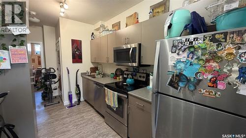 2212 St Patrick Avenue, Saskatoon, SK - Indoor Photo Showing Kitchen