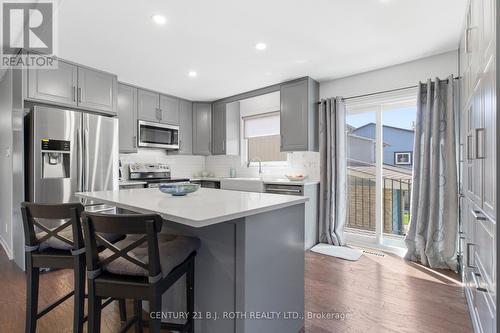 4113 Taffey Crescent, Mississauga, ON - Indoor Photo Showing Kitchen With Upgraded Kitchen