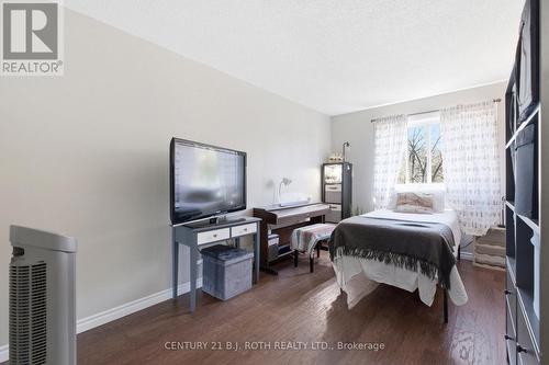 4113 Taffey Crescent, Mississauga, ON - Indoor Photo Showing Bedroom