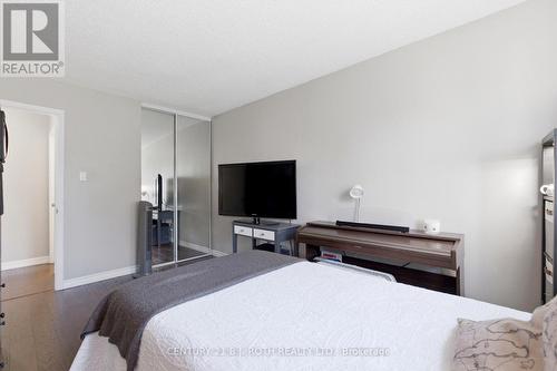 4113 Taffey Crescent, Mississauga, ON - Indoor Photo Showing Bedroom