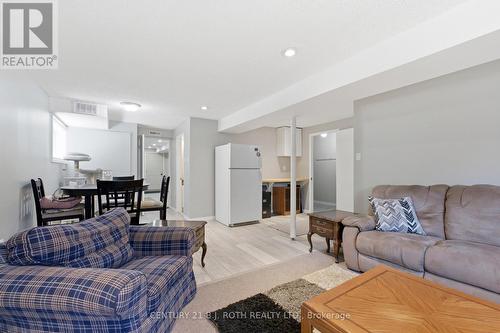 4113 Taffey Crescent, Mississauga, ON - Indoor Photo Showing Living Room