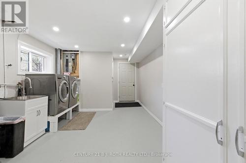 4113 Taffey Crescent, Mississauga, ON - Indoor Photo Showing Laundry Room