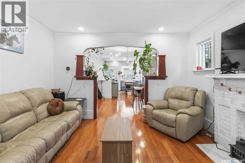 310 8Th Street E, Saskatoon, SK - Indoor Photo Showing Living Room