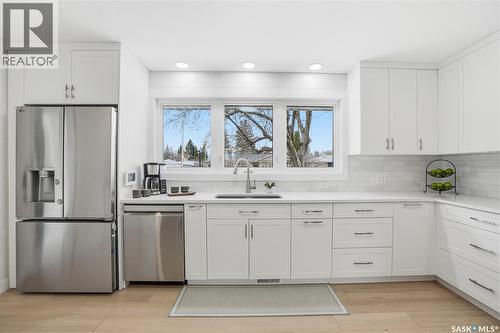 425 Bate Crescent, Saskatoon, SK - Indoor Photo Showing Kitchen