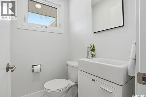 425 Bate Crescent, Saskatoon, SK - Indoor Photo Showing Bathroom