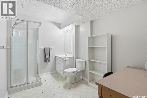 425 Bate Crescent, Saskatoon, SK - Indoor Photo Showing Bathroom