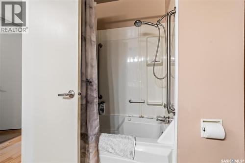 6 Selkirk Crescent, Regina, SK - Indoor Photo Showing Bathroom