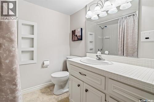 6 Selkirk Crescent, Regina, SK - Indoor Photo Showing Bathroom