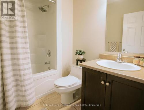 Main Bathroom - 21 - 50 Bryan Court, Kitchener, ON - Indoor Photo Showing Bathroom
