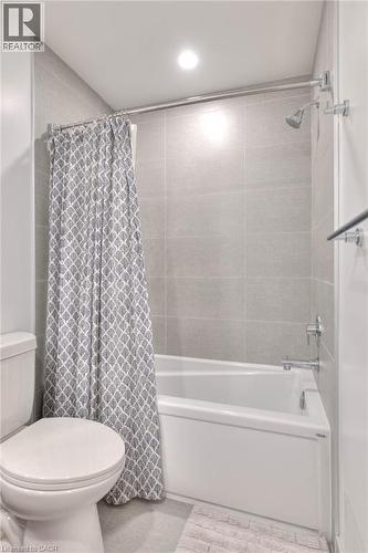 Full bathroom with shower / tub combo and toilet - 50 Grand Avenue S Unit# 602, Cambridge, ON - Indoor Photo Showing Bathroom