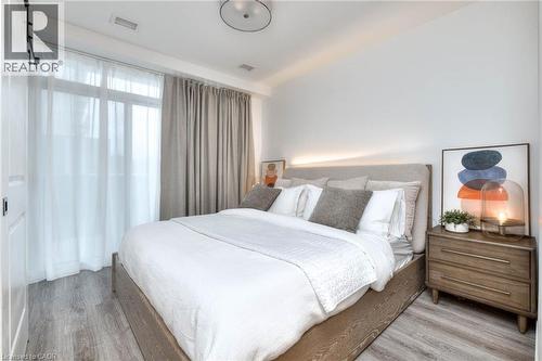 Bedroom featuring light wood-style floors - 50 Grand Avenue S Unit# 602, Cambridge, ON - Indoor Photo Showing Bedroom