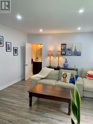 3578 Queenston Drive, Mississauga, ON - Indoor Photo Showing Living Room