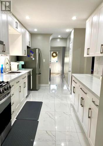 3578 Queenston Drive, Mississauga, ON - Indoor Photo Showing Kitchen