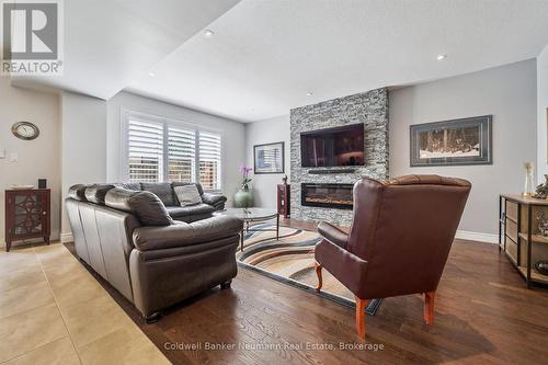 29 - 254 Gosling Gardens, Guelph (Clairfields/Hanlon Business Park), ON - Indoor Photo Showing Living Room With Fireplace