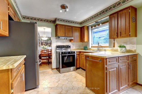 757 Damien Way, Mississauga, ON - Indoor Photo Showing Kitchen With Double Sink