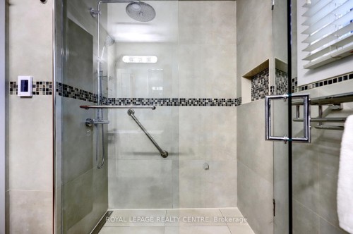 757 Damien Way, Mississauga, ON - Indoor Photo Showing Bathroom