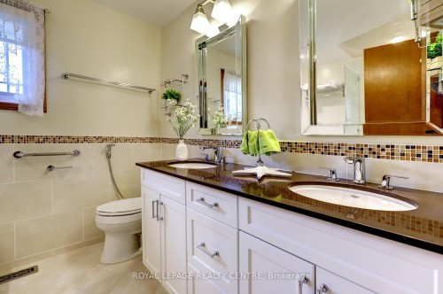 757 Damien Way, Mississauga, ON - Indoor Photo Showing Bathroom