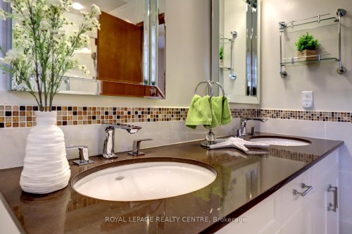 757 Damien Way, Mississauga, ON - Indoor Photo Showing Bathroom