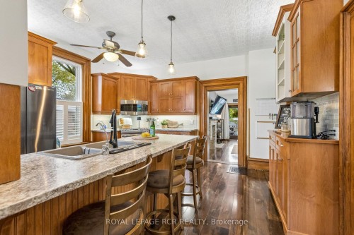 838 Queenston Road, Cambridge, ON - Indoor Photo Showing Kitchen