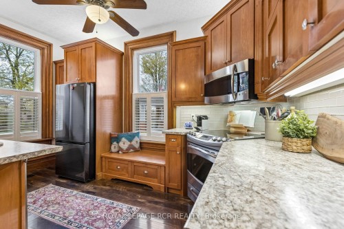 838 Queenston Road, Cambridge, ON - Indoor Photo Showing Kitchen