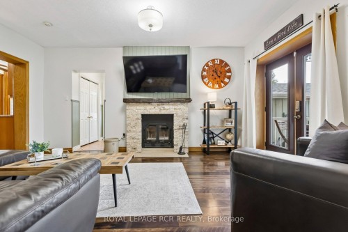 838 Queenston Road, Cambridge, ON - Indoor Photo Showing Living Room With Fireplace