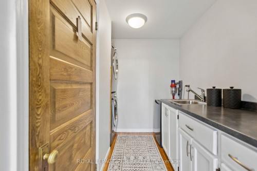 838 Queenston Road, Cambridge, ON - Indoor Photo Showing Kitchen With Double Sink