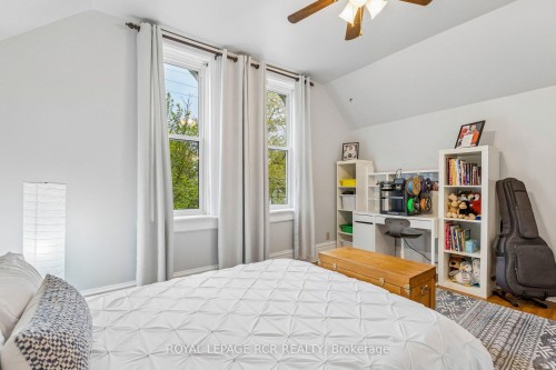 838 Queenston Road, Cambridge, ON - Indoor Photo Showing Bedroom