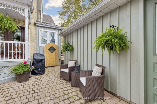 838 Queenston Road, Cambridge, ON - Outdoor With Exterior