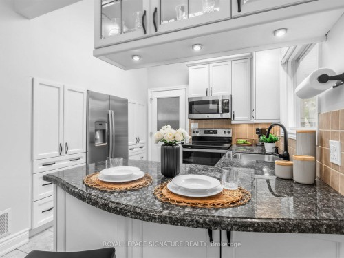 81 Cottonwood Drive, Toronto, ON - Indoor Photo Showing Kitchen With Upgraded Kitchen