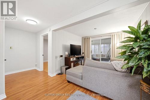 Family - 1535 Thetford Court, Mississauga, ON - Indoor Photo Showing Living Room