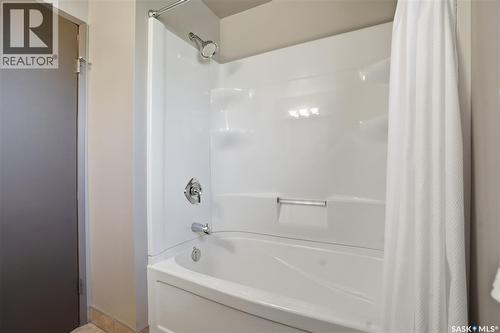 238 Haight Place, Saskatoon, SK - Indoor Photo Showing Bathroom