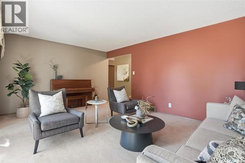 238 Haight Place, Saskatoon, SK - Indoor Photo Showing Living Room