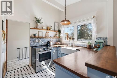 148 Maclean Crescent, Saskatoon, SK - Indoor Photo Showing Kitchen