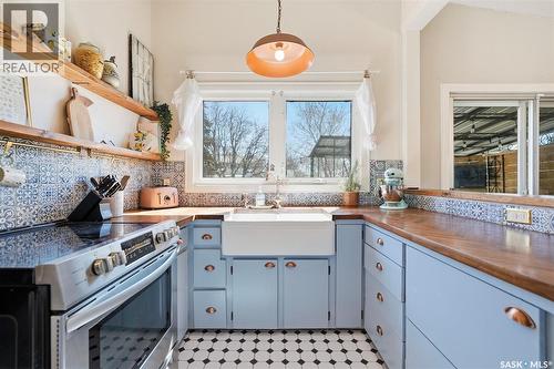 148 Maclean Crescent, Saskatoon, SK - Indoor Photo Showing Kitchen