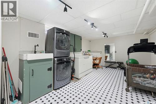 148 Maclean Crescent, Saskatoon, SK - Indoor Photo Showing Laundry Room