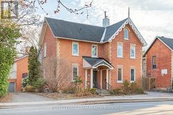 105 CRICHTON STREET  Ottawa, ON K1M 1V8