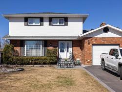 510 Acadia Court Thunder Bay, ON P7C 5B8