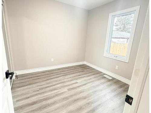 310 Dewe Avenue, Thunder Bay, ON - Indoor Photo Showing Other Room