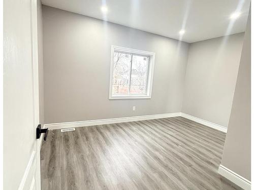 310 Dewe Avenue, Thunder Bay, ON - Indoor Photo Showing Other Room