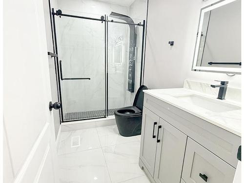 310 Dewe Avenue, Thunder Bay, ON - Indoor Photo Showing Bathroom