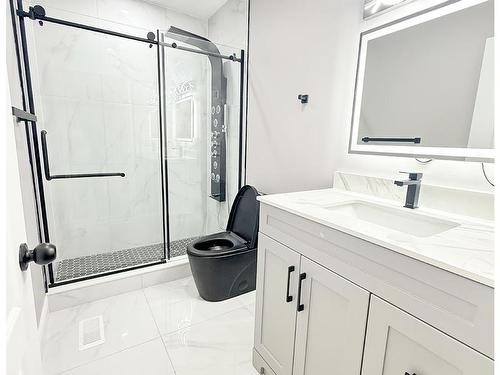 310 Dewe Avenue, Thunder Bay, ON - Indoor Photo Showing Bathroom