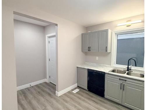 310 Dewe Avenue, Thunder Bay, ON - Indoor Photo Showing Kitchen With Double Sink