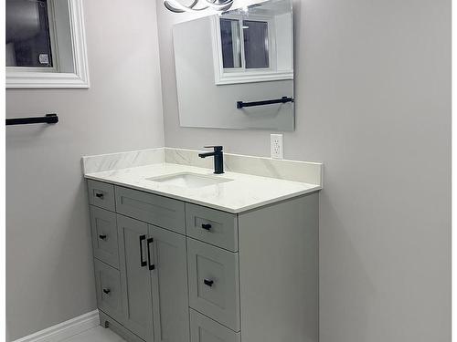 310 Dewe Avenue, Thunder Bay, ON - Indoor Photo Showing Bathroom