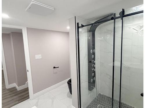 310 Dewe Avenue, Thunder Bay, ON - Indoor Photo Showing Bathroom